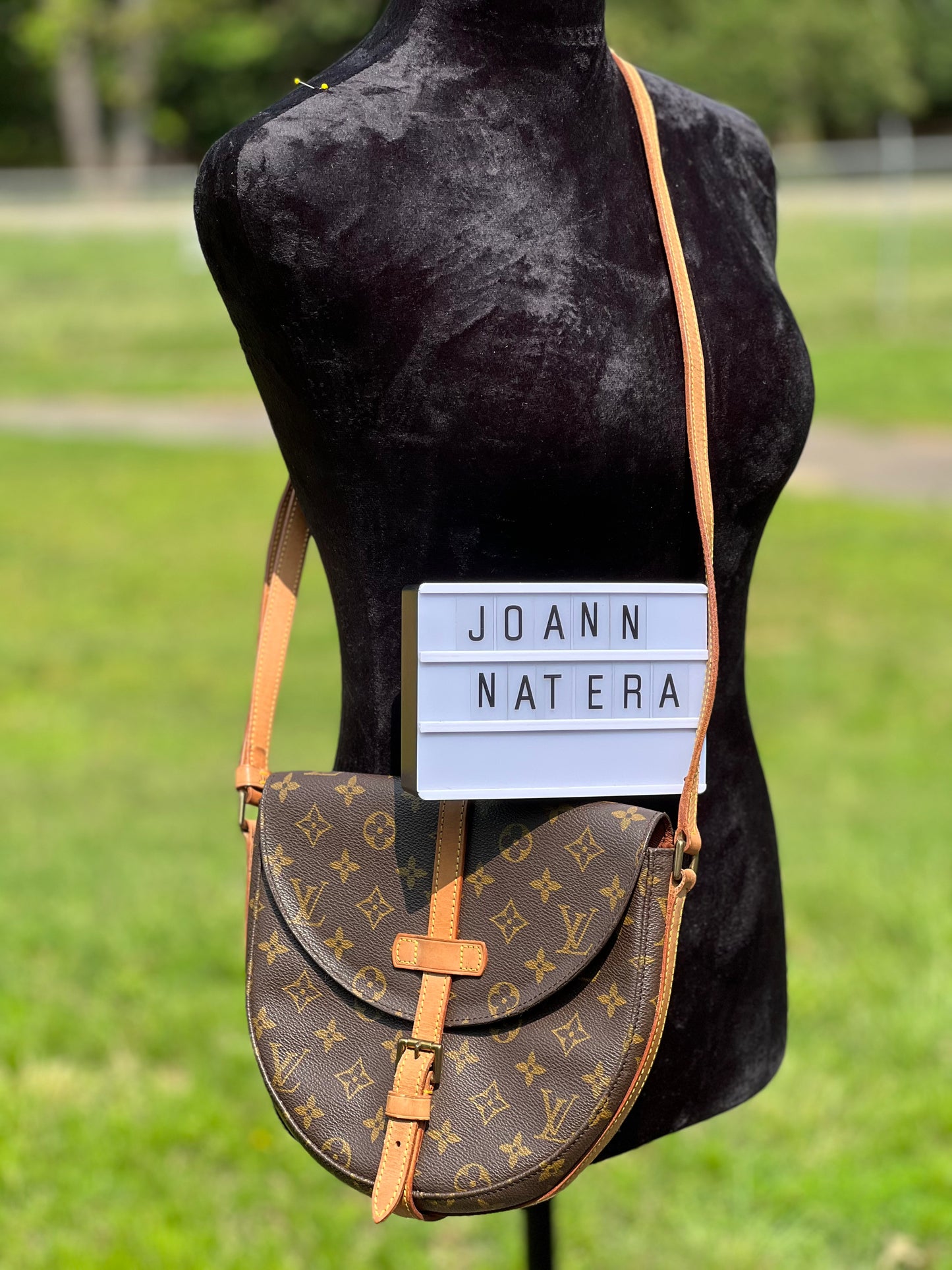 Chantilly-Crossbody