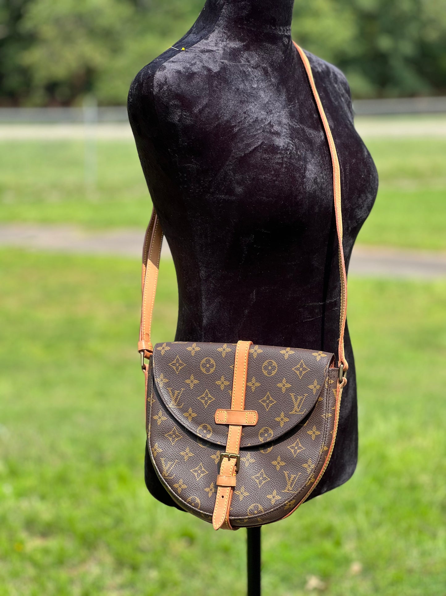 Chantilly-Crossbody