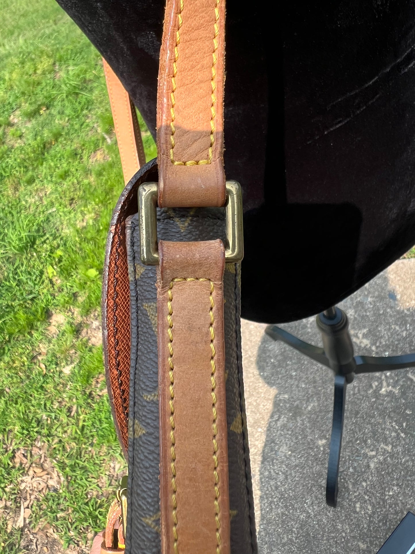 Chantilly-Crossbody