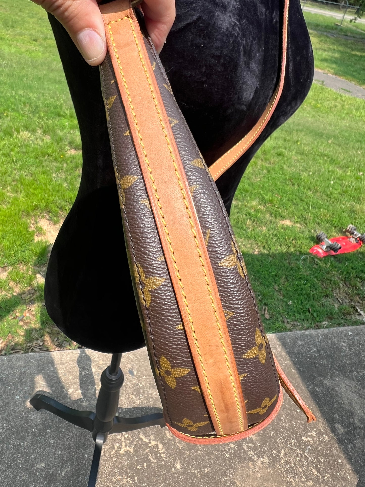 Chantilly-Crossbody