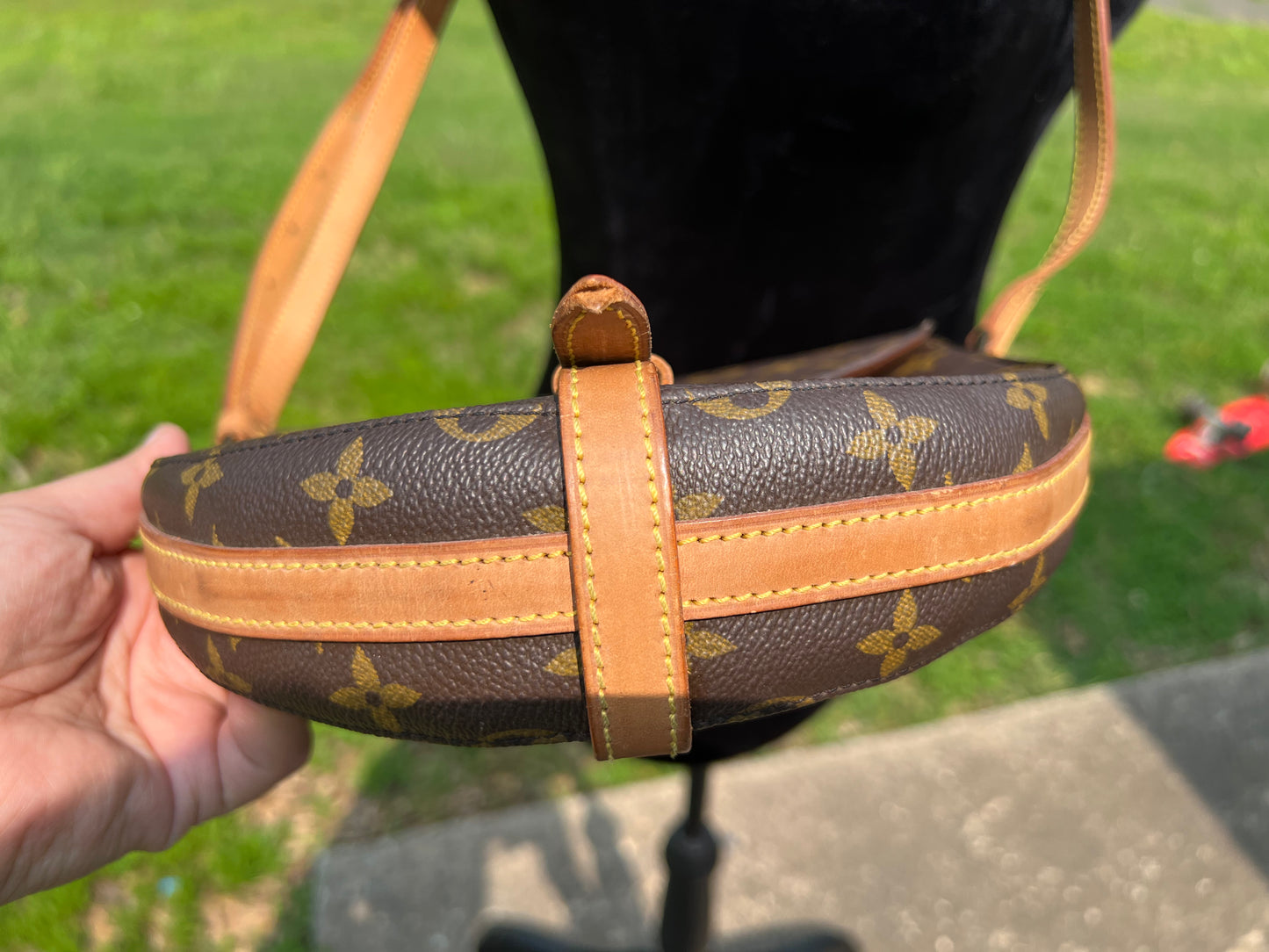 Chantilly-Crossbody