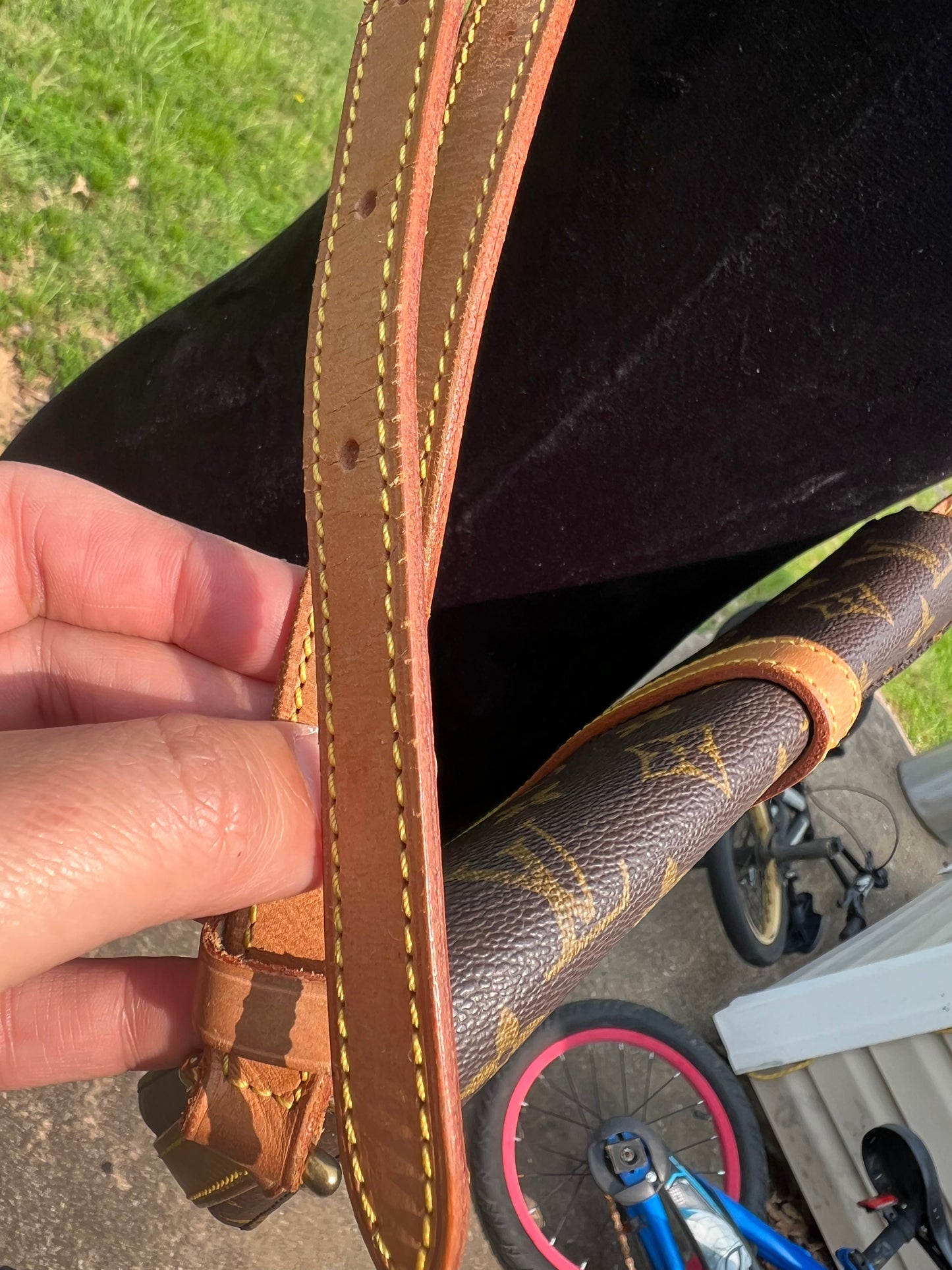 Chantilly-Crossbody