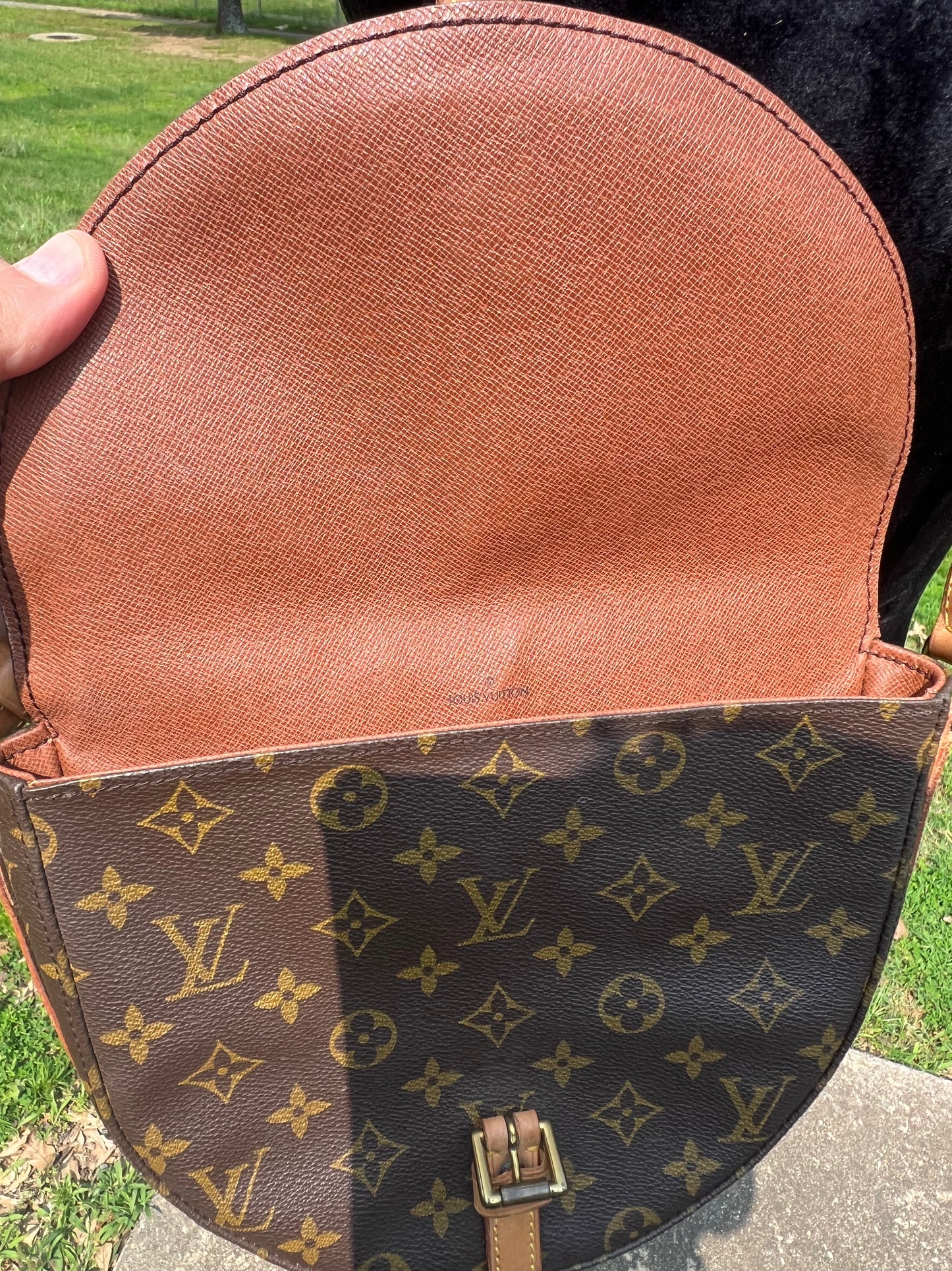 Chantilly-Crossbody